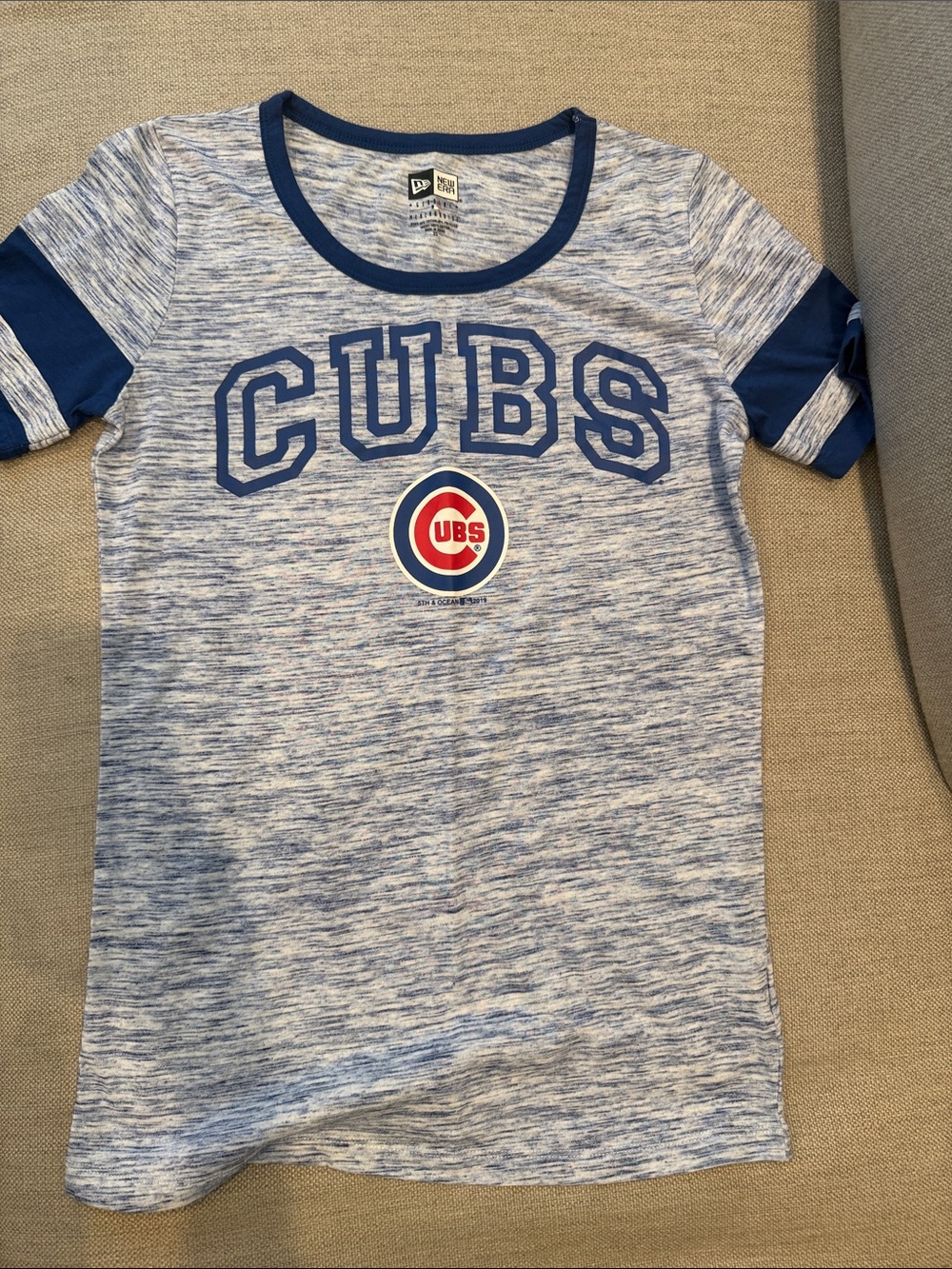 New Era Womans Cubs Heathered Light Blue Tee with Navy Trim